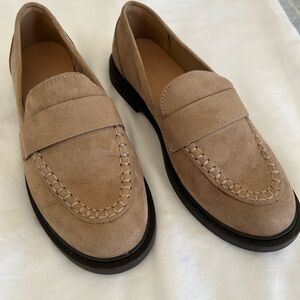Old Navy Women's Tan Loafers